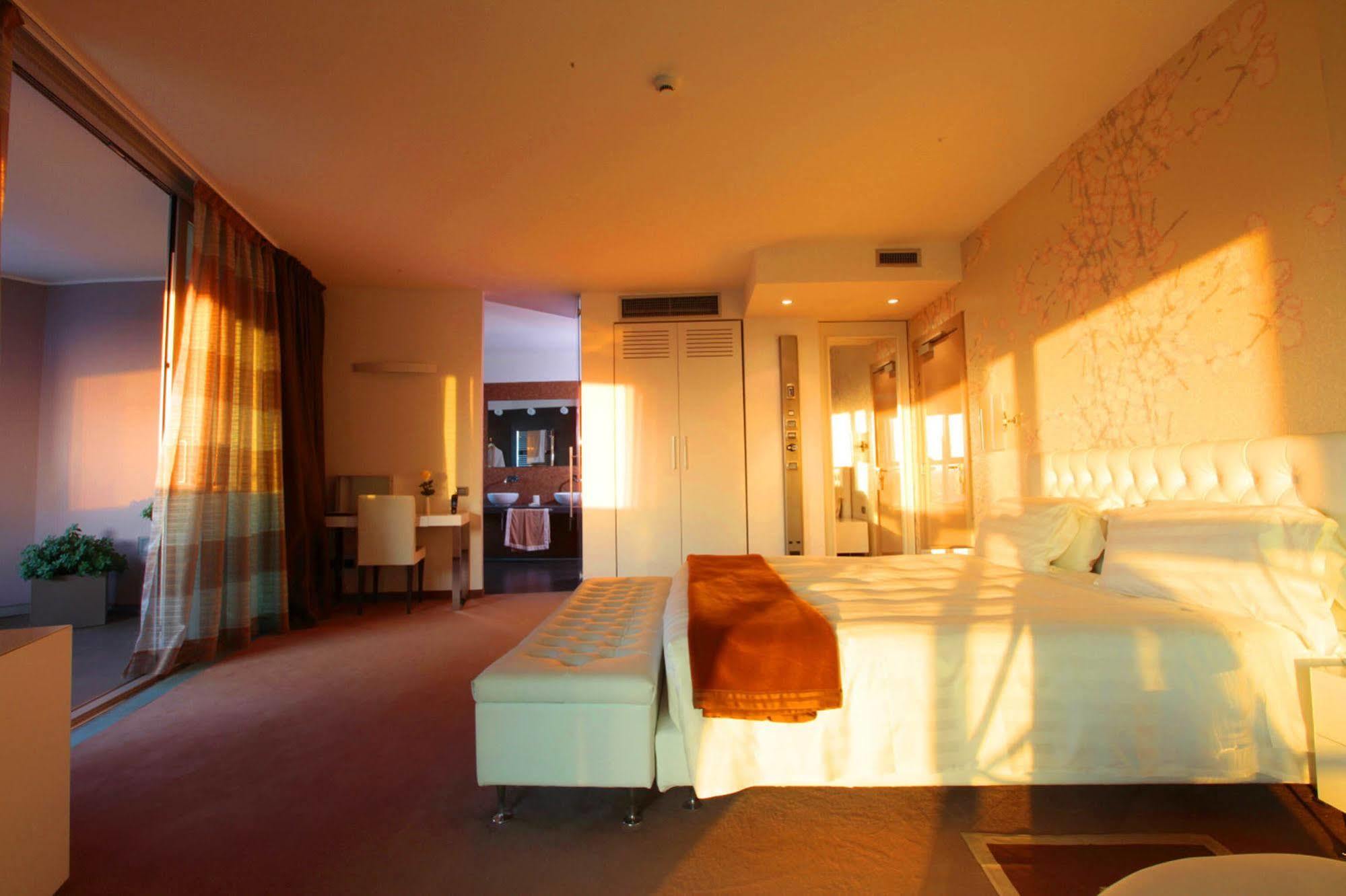 Hotel For You Cernusco Sul Naviglio Luaran gambar
