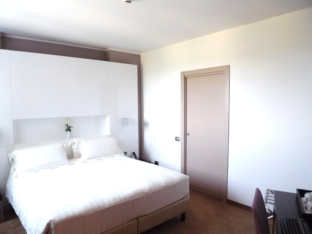 Hotel For You Cernusco Sul Naviglio Luaran gambar